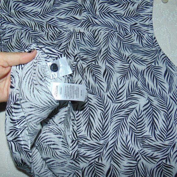 Tahari 100% Linen Blouse Sleeveless Leaf Pattern XL Button Up Women's Beach - Picture 8 of 8